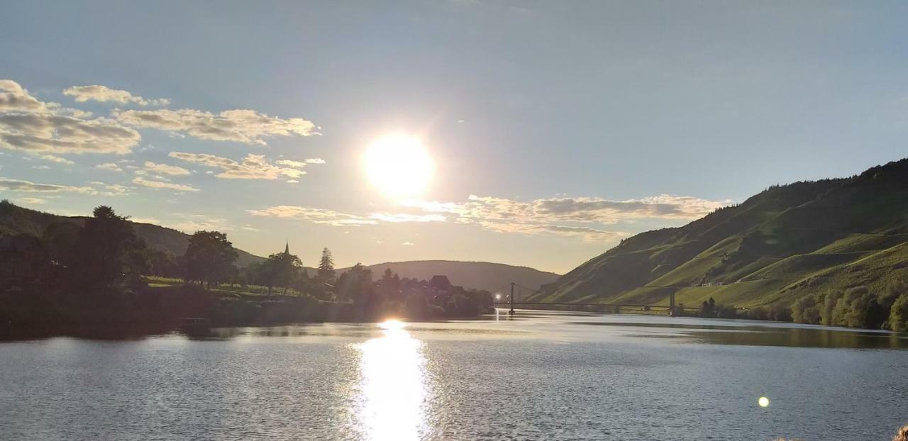 Mosel-Auszeit Apartment เบราเนอแบร์ก ภายนอก รูปภาพ